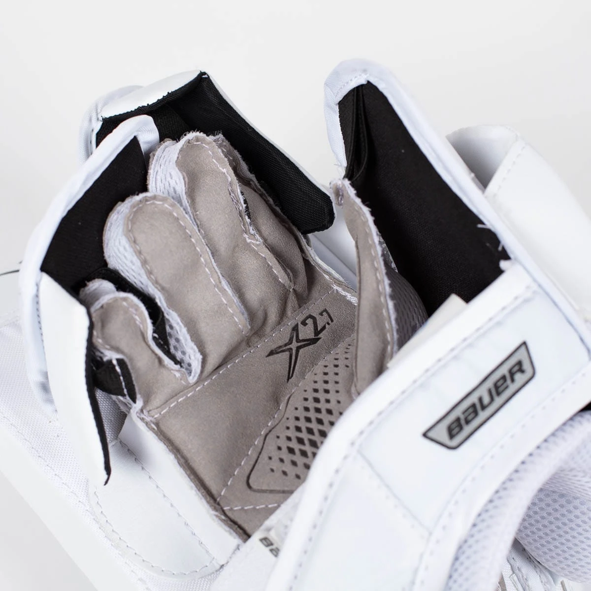 Bauer Vapor X2.7 Junior Goalie Blocker 8 Bauer Vapor X2.7 Junior Goalie Blocker - Image 6