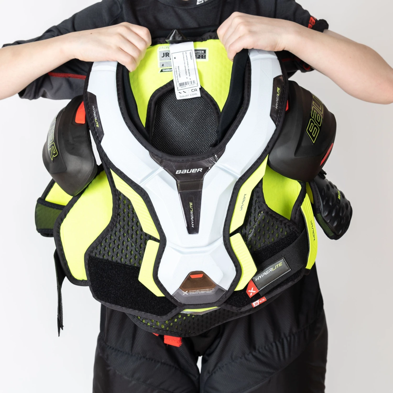 Bauer Vapor Hyperlite Junior Hockey Shoulder Pads 3 Bauer Vapor Hyperlite Junior Hockey Shoulder Pads - Image 2