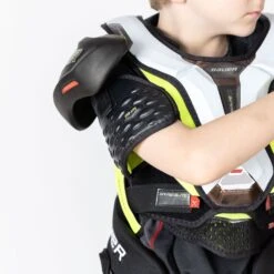Bauer Vapor Hyperlite Junior Hockey Shoulder Pads 26 Bauer Vapor Hyperlite Junior Hockey Shoulder Pads -Outlet Hockey Store bauer shoulder pads bauer vapor hyperlite junior hockey shoulder pads 29086237491266