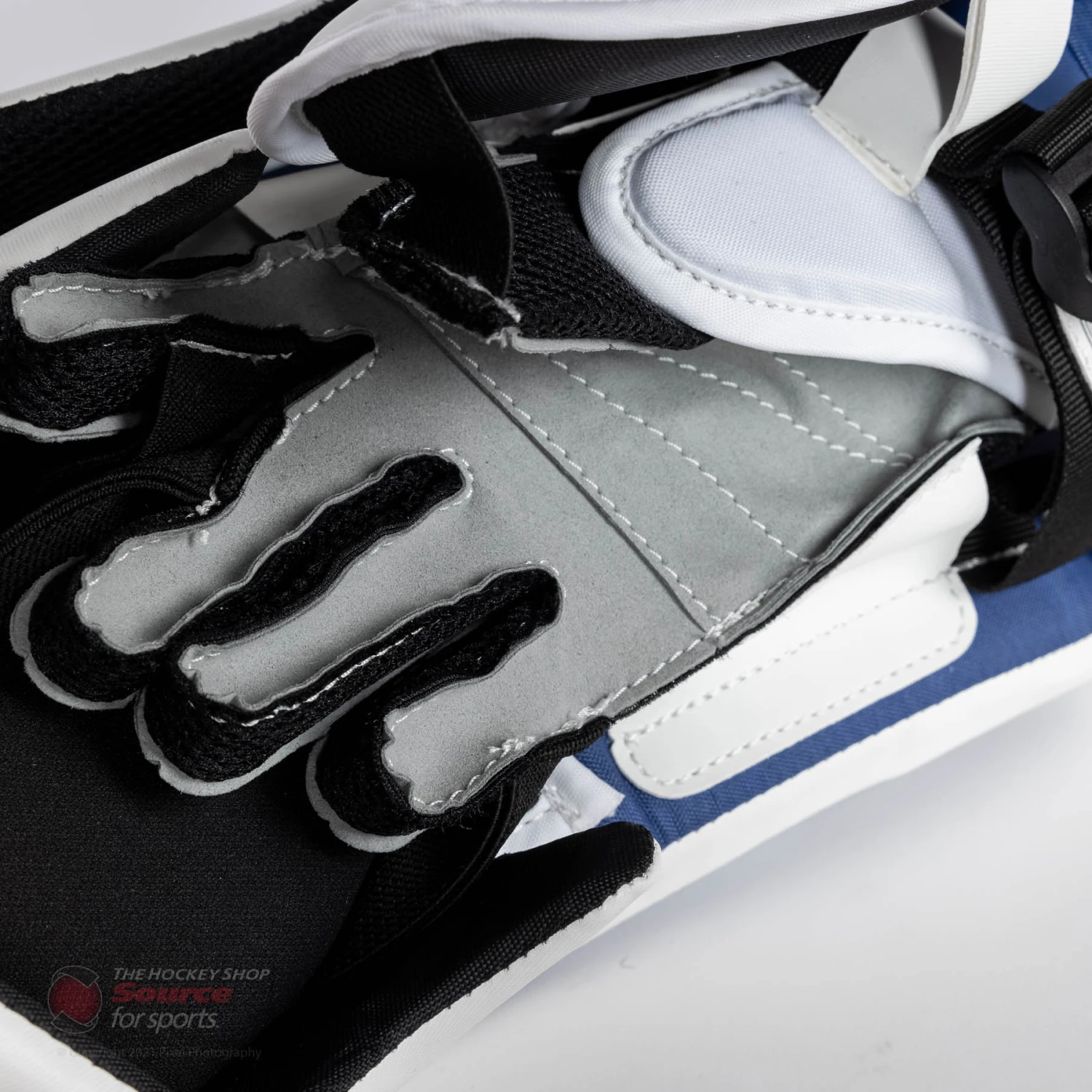 CCM Extreme Flex E5.5 Junior Goalie Blocker 11 CCM Extreme Flex E5.5 Junior Goalie Blocker - Image 9