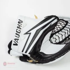 Vaughn Velocity V9 XP Pro Carbon Senior Goalie Catcher -Outlet Hockey Store vaughn catchers vaughn velocity v9 xp pro carbon senior goalie catcher 14508907692098